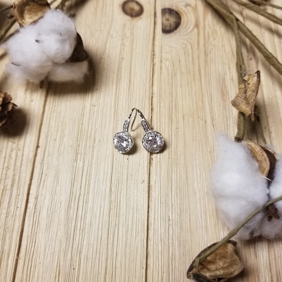 Beautiful SILVER plated CZ Dangle earrings - Picture 7 of 14